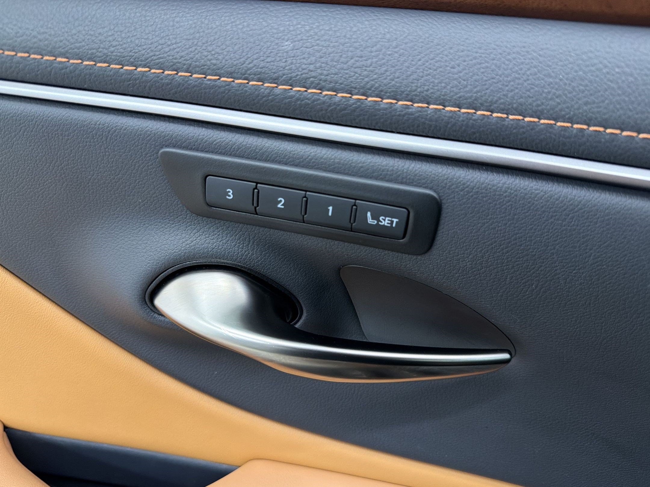 Certified 2025 Lexus ES 350 w/ Premium Package FWD image 31