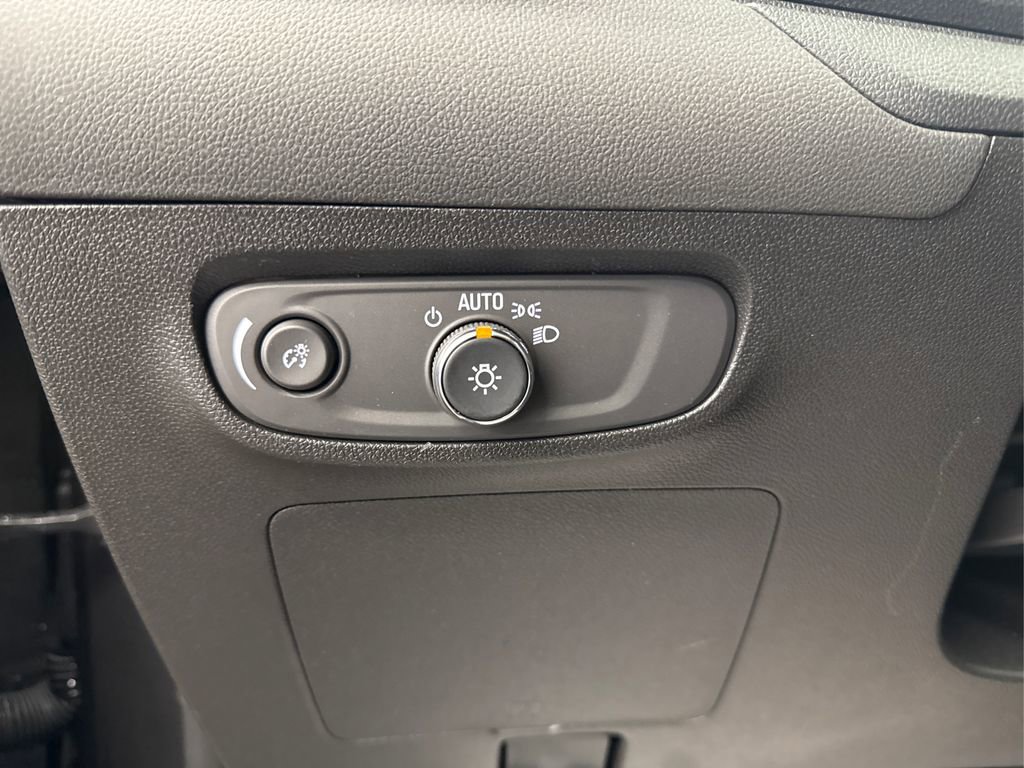 Used 2025 Buick Encore GX Avenir w/ Avenir Technology Package image 26