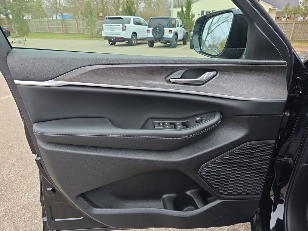 New 2026 Jeep Grand Cherokee Altitude AWD/4WD image 27