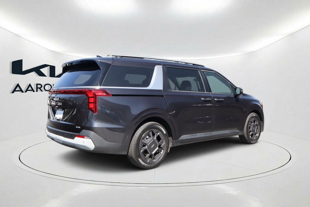 Used 2025 Kia Carnival EX FWD image 4