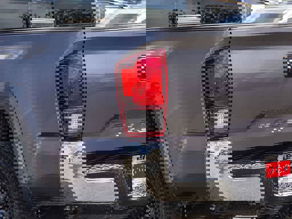 Used 2020 Toyota Tacoma SR5 RWD image 7