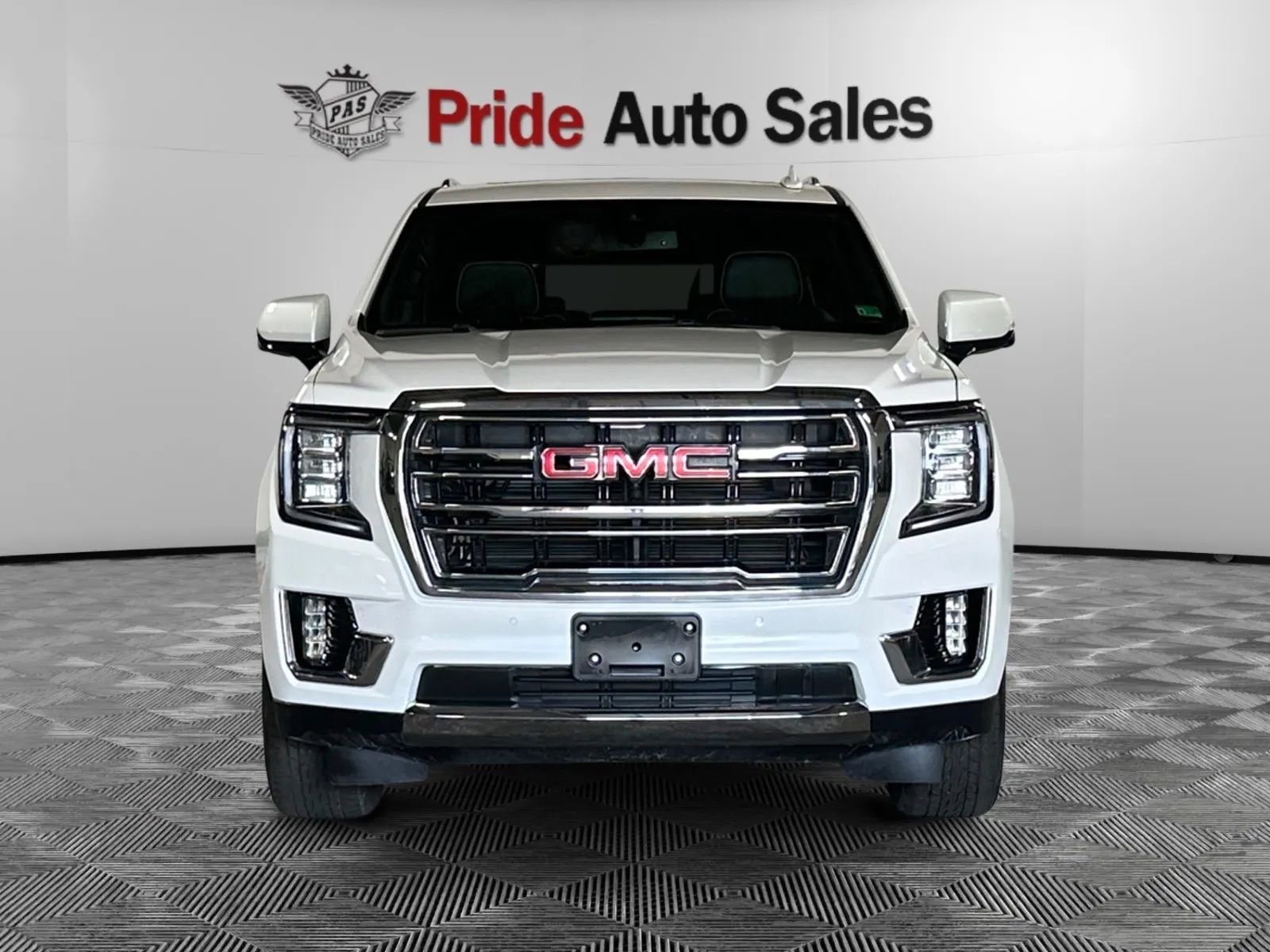 Used 2021 GMC Yukon XL SLT w/ SLT Premium Package image 2