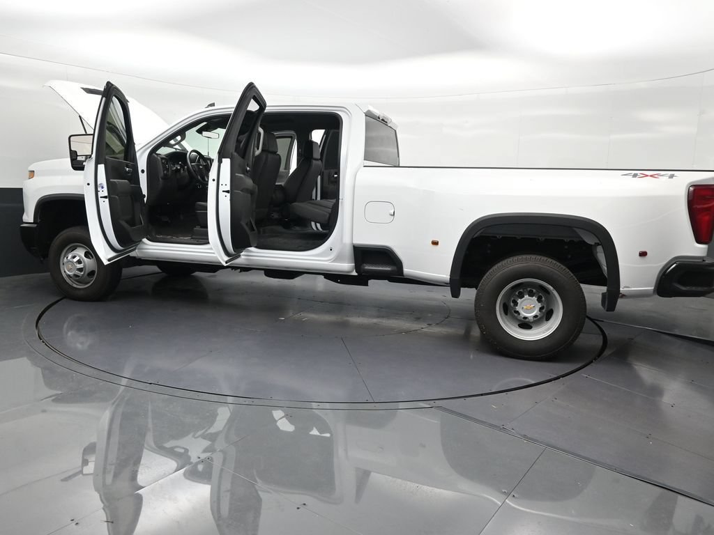 Used 2025 Chevrolet Silverado 3500 W/T AWD/4WD image 34