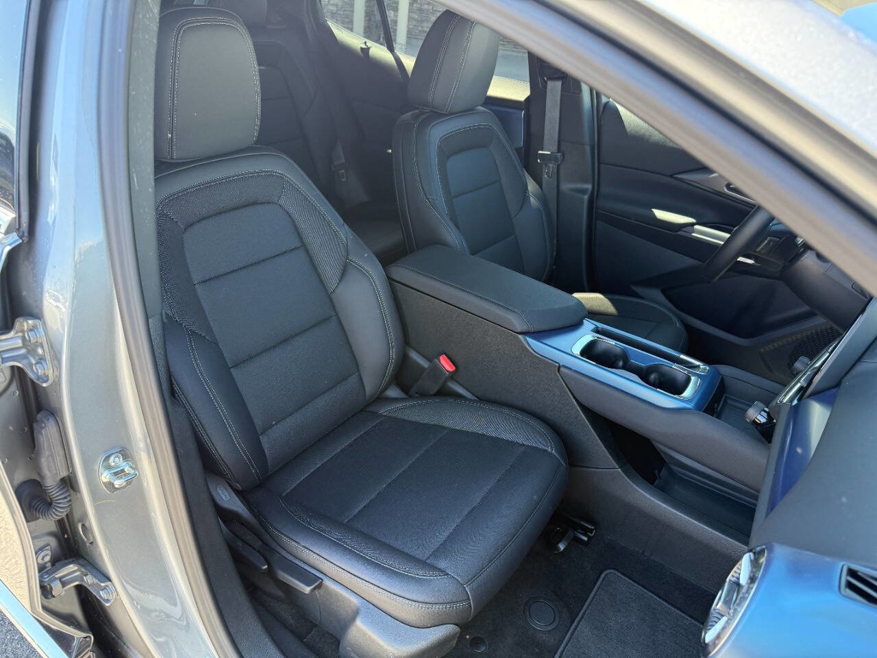 Used 2025 Chevrolet Equinox EV LT AWD/4WD image 12