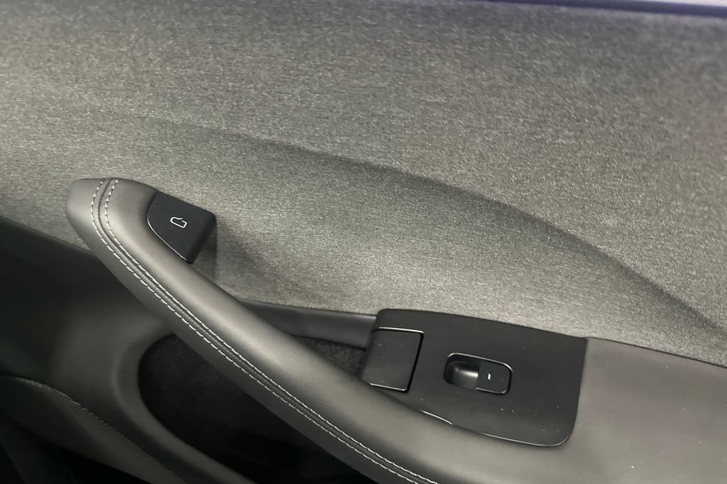 Used 2026 Tesla Model 3 RWD image 19