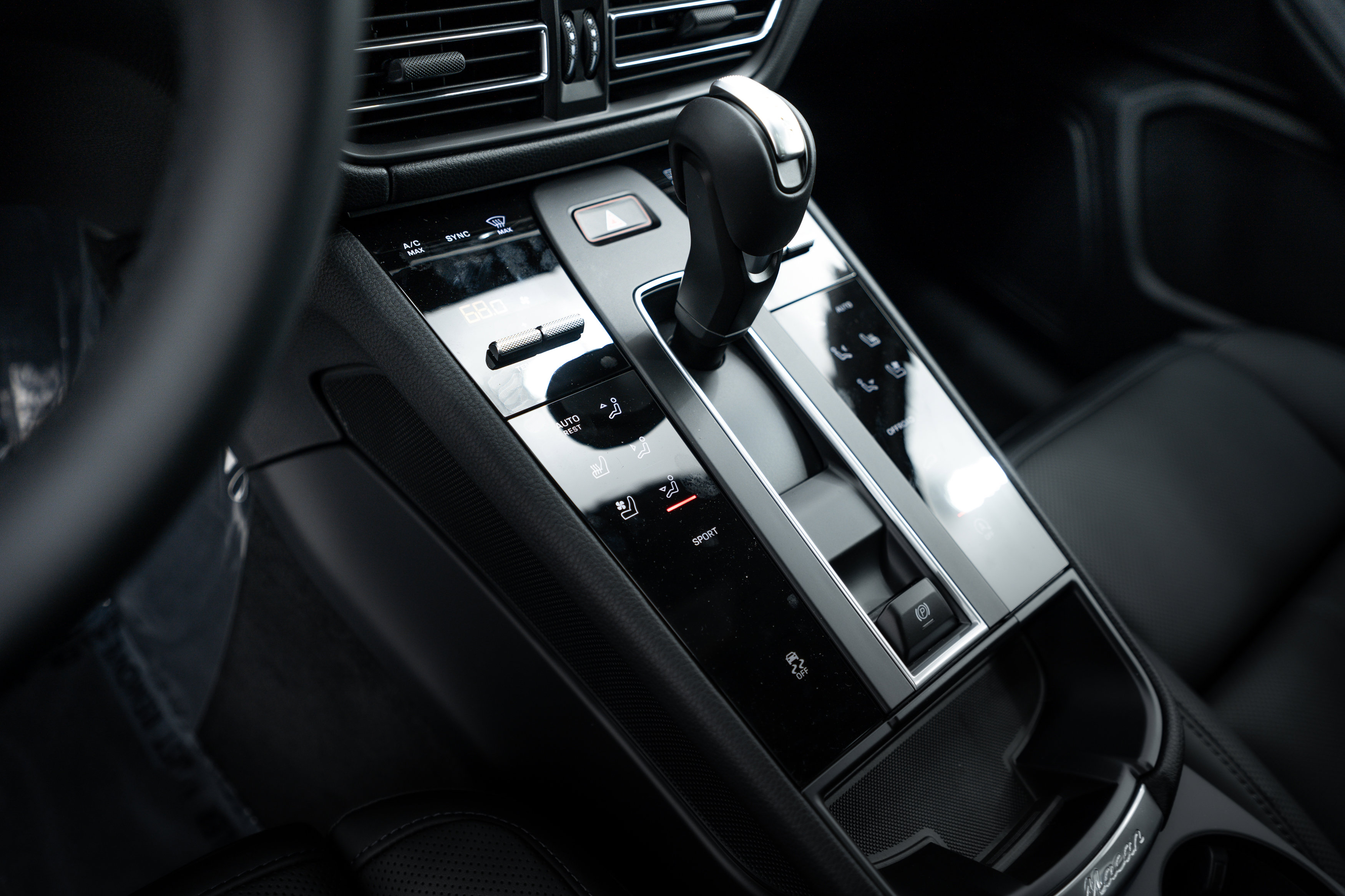 Certified 2026 Porsche Macan AWD/4WD image 14