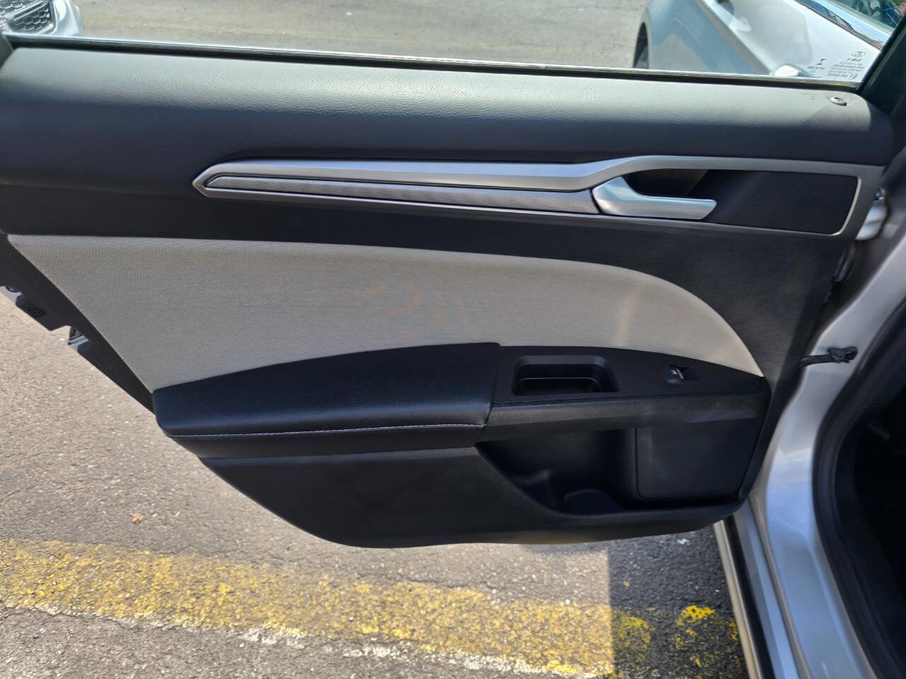 Used 2017 Ford Fusion S image 20