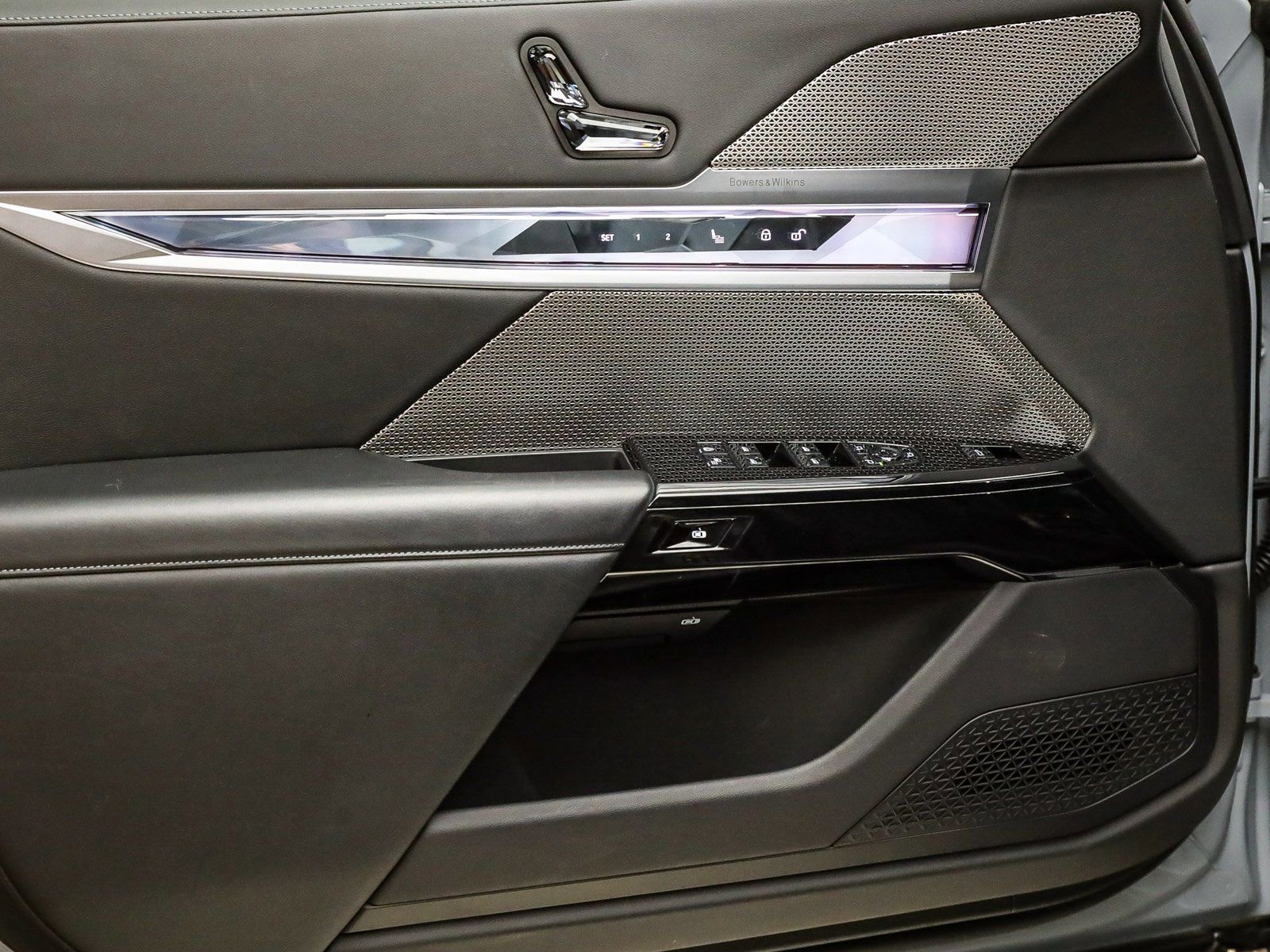 Certified 2023 BMW 760i xDrive w/ Parking Assistance Package image 21