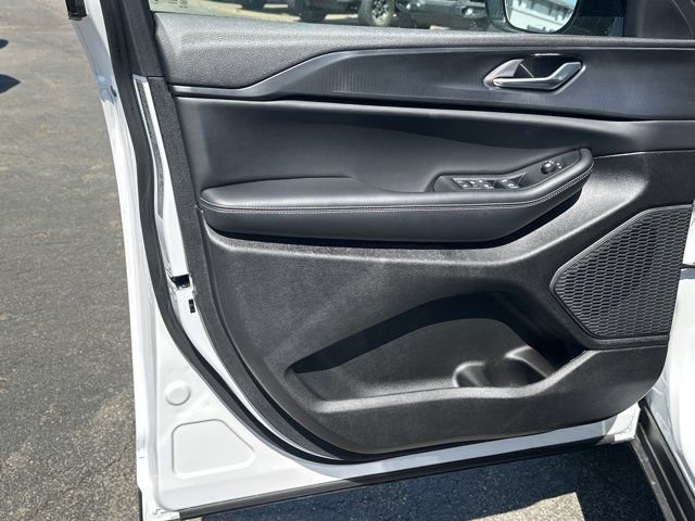 New 2025 Jeep Grand Cherokee Laredo image 11