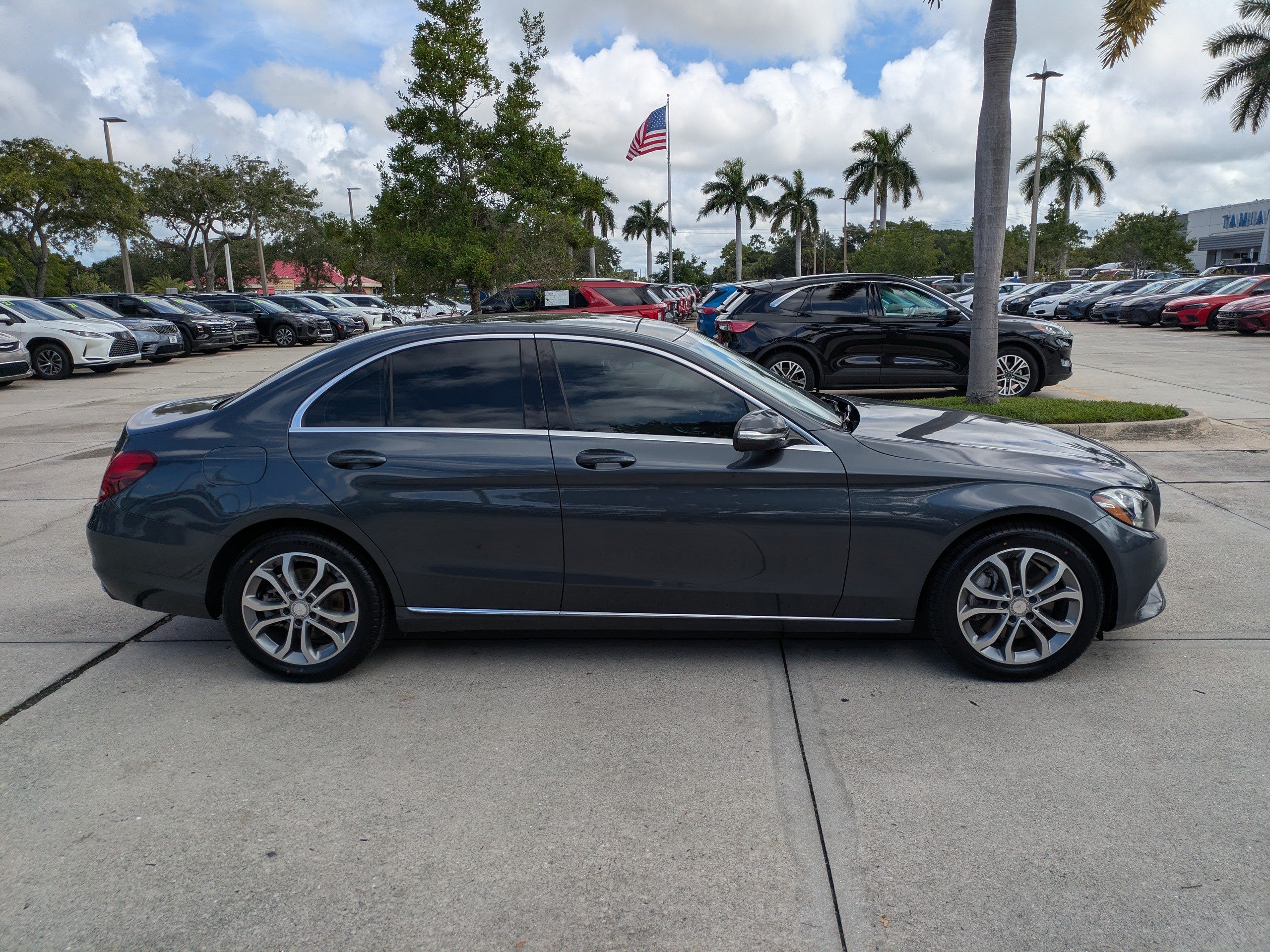 Used 2015 Mercedes-Benz C 300 4MATIC Sedan image 3