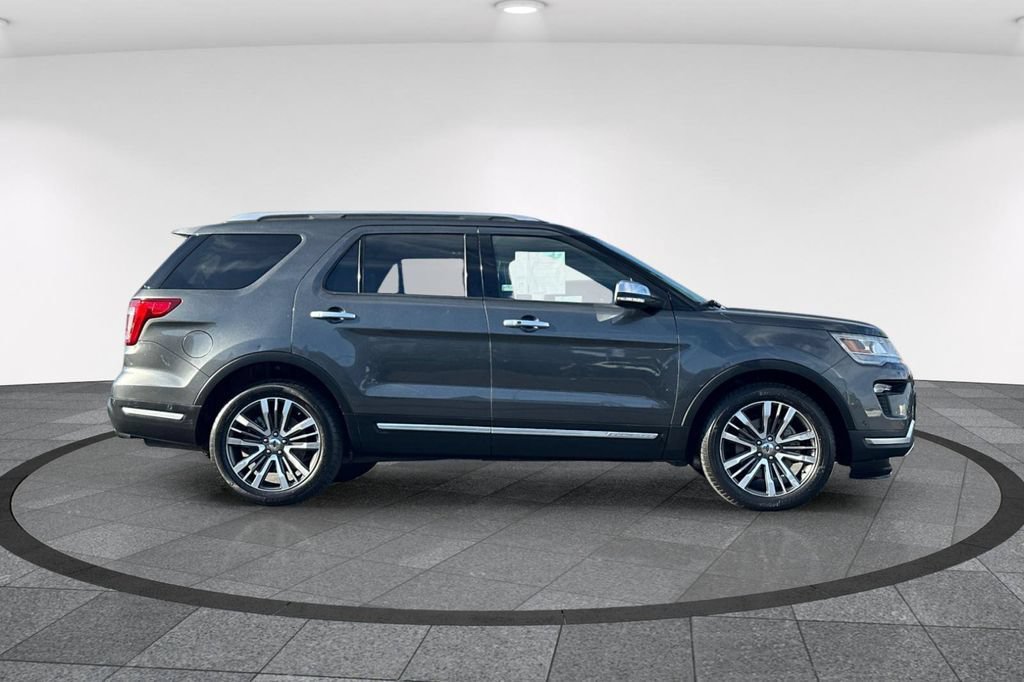 Used 2018 Ford Explorer Platinum AWD/4WD image 2