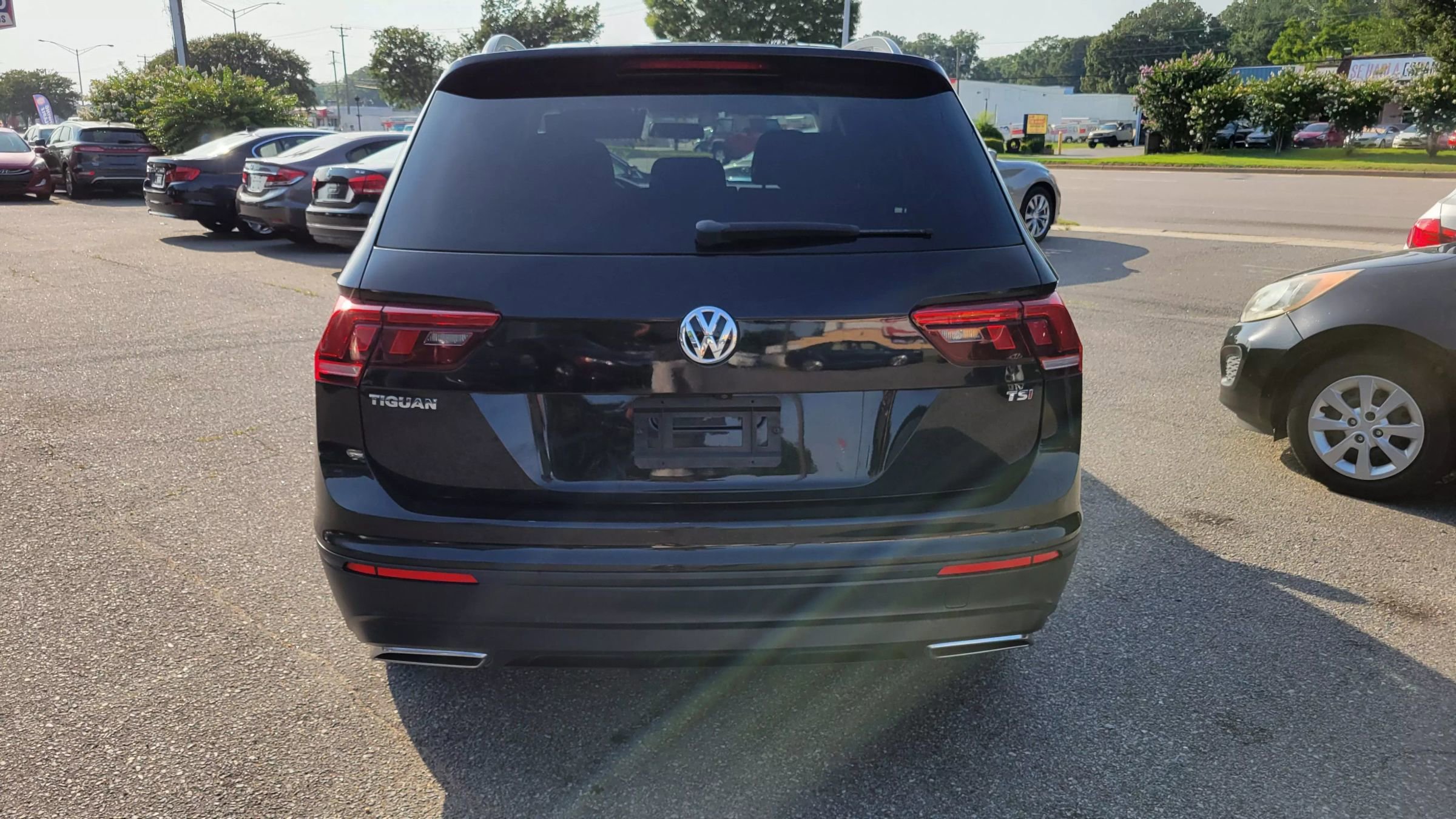 Used 2018 Volkswagen Tiguan S image 4