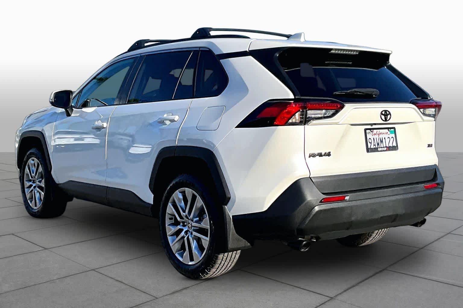 Used 2022 Toyota RAV4 XLE Premium FWD image 11