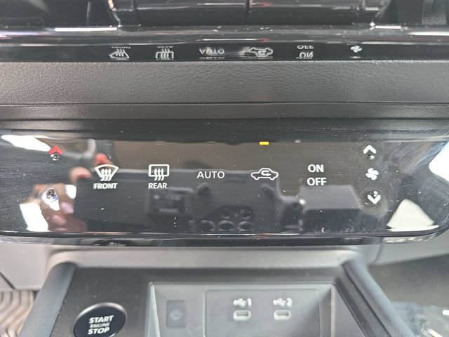 Used 2025 Nissan Kicks SR FWD image 32