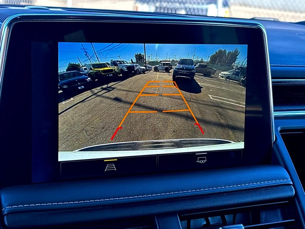 Used 2024 Chevrolet Suburban Premier image 21