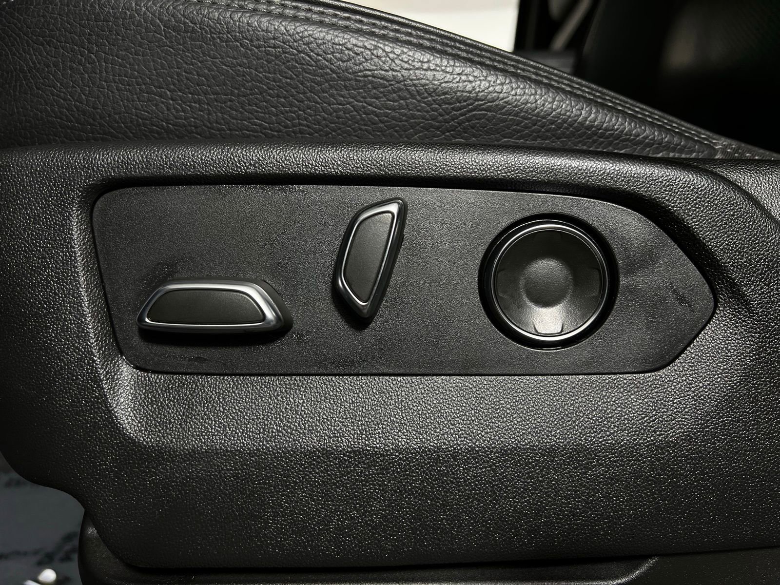 Used 2022 GMC Yukon Denali w/ Denali Ultimate Package image 14