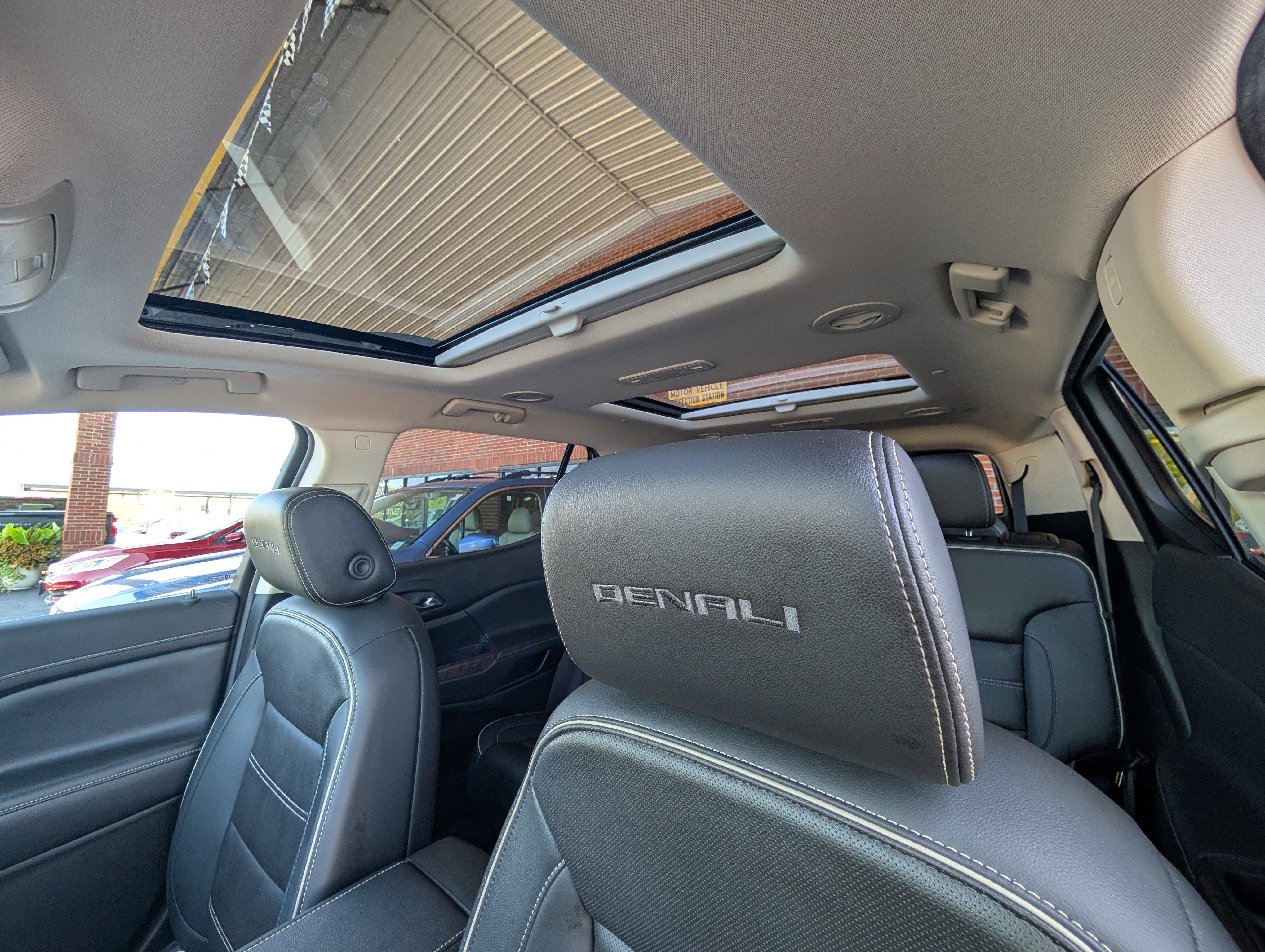 Used 2022 GMC Acadia Denali w/ Trailering Package image 7