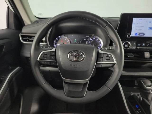 Used 2024 Toyota Highlander LE FWD image 24