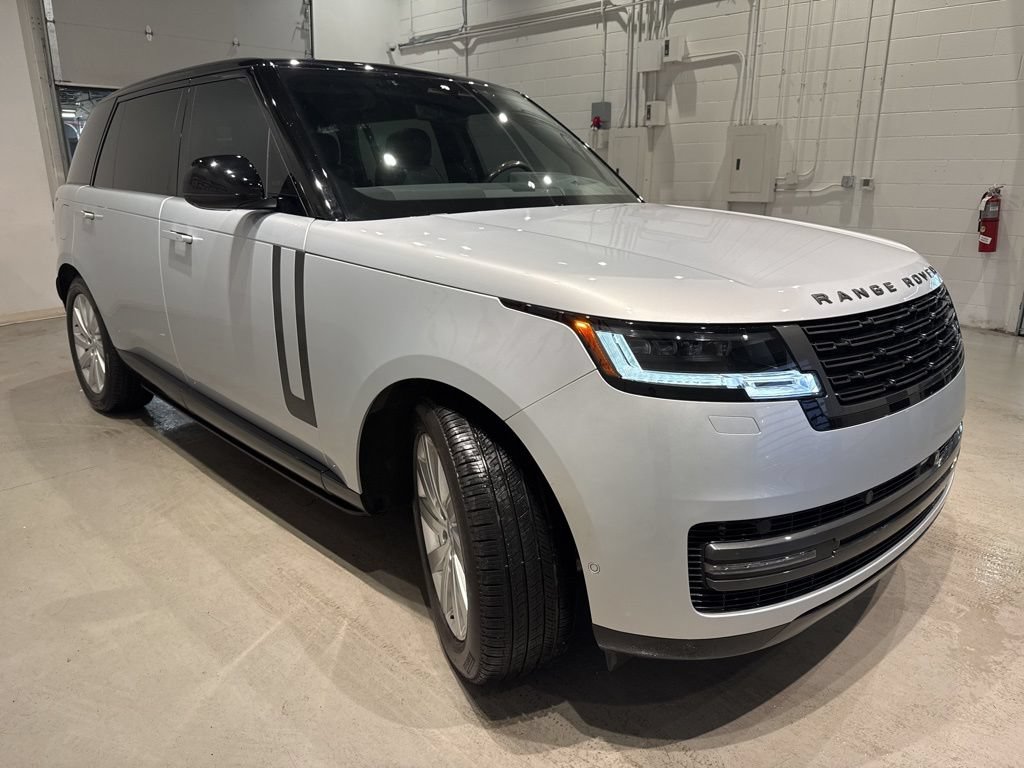 Used 2025 Land Rover Range Rover Long Wheelbase SE AWD/4WD image 3