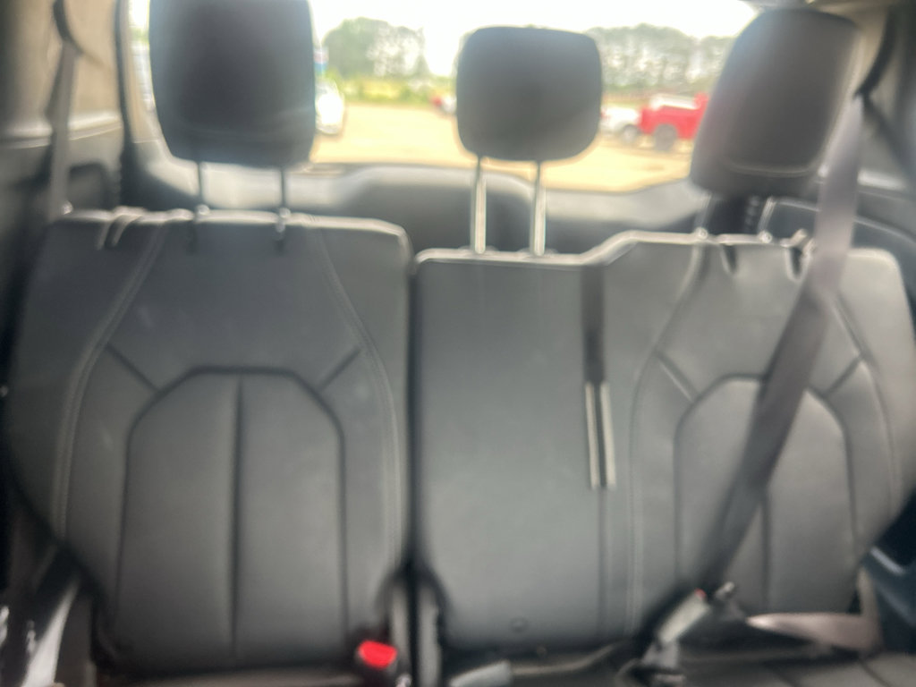 Used 2020 Chrysler Pacifica Touring-L Plus FWD image 11