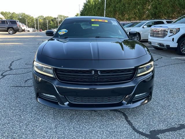 Used 2016 Dodge Charger SXT RWD image 2