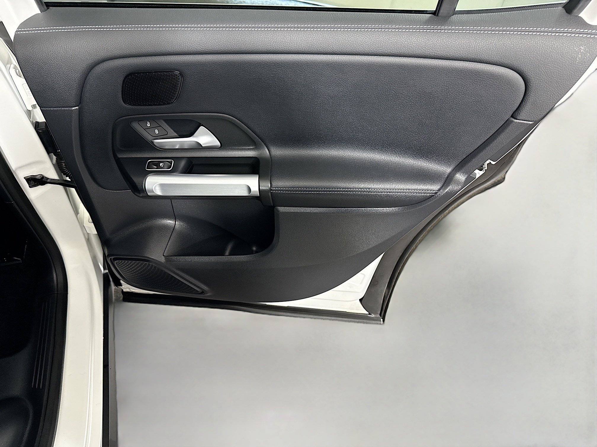 Used 2024 Mercedes-Benz EQB 300 4MATIC image 28