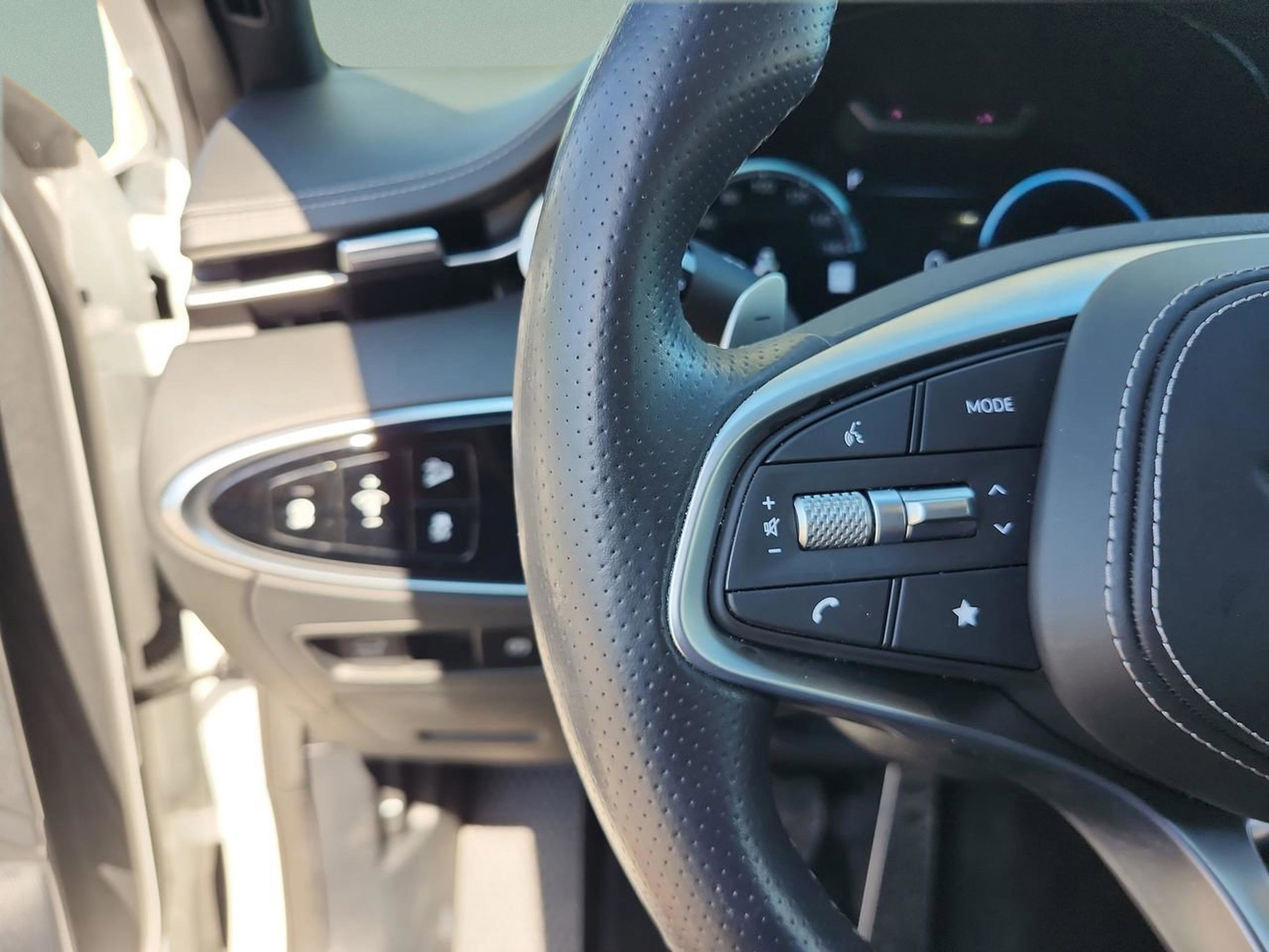 Used 2023 Genesis GV70 3.5T Sport w/ Sport Prestige Package AWD/4WD image 12