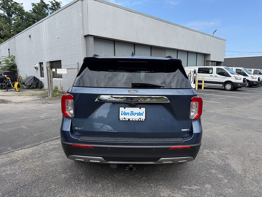 Used 2020 Ford Explorer XLT w/ Equipment Group 202A AWD/4WD image 5