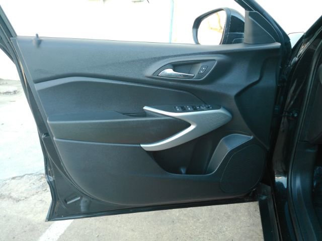 Used 2025 Chevrolet Trax LS w/ LS Convenience Package image 13