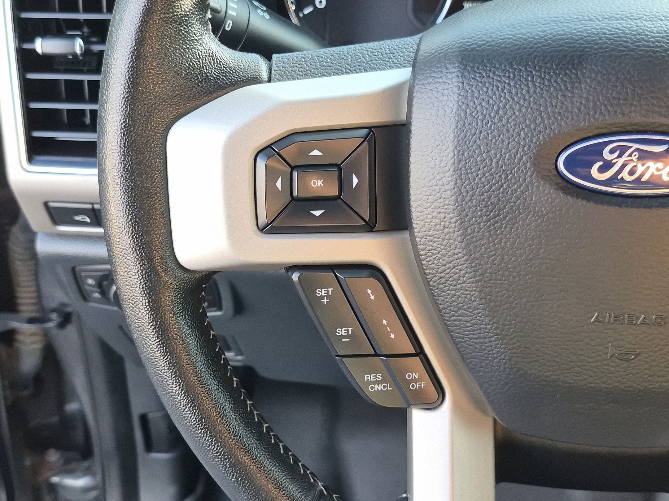 Used 2022 Ford F350 Lariat w/ Black Appearance Package AWD/4WD image 19