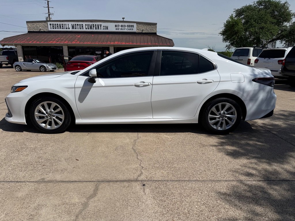 Used 2021 Toyota Camry LE FWD image 4