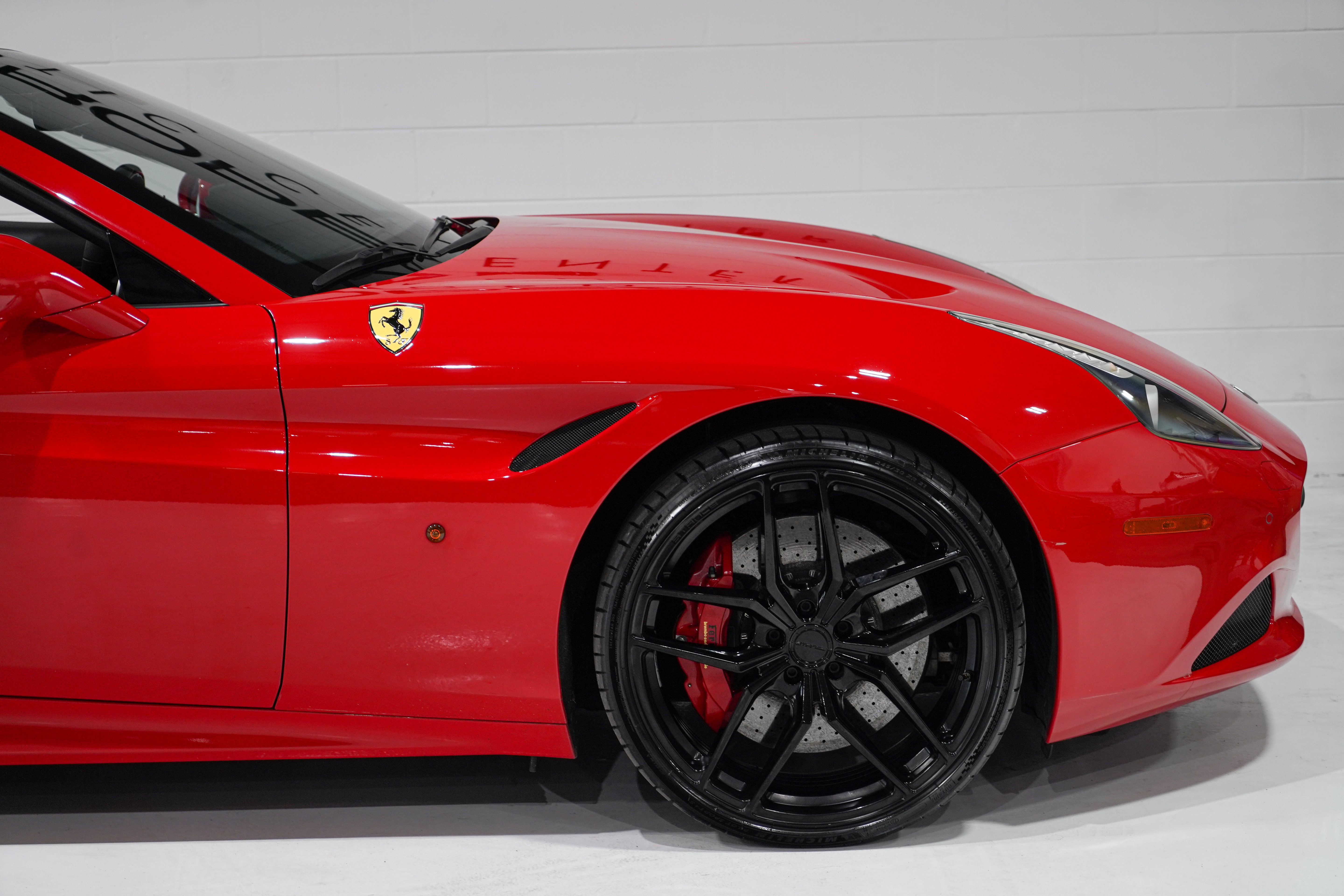 Used 2017 Ferrari California T RWD image 21