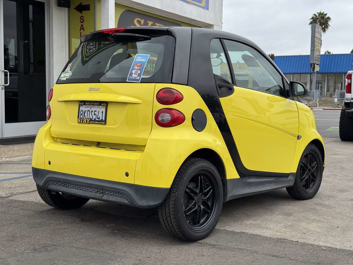 Used 2013 smart fortwo pure RWD image 9