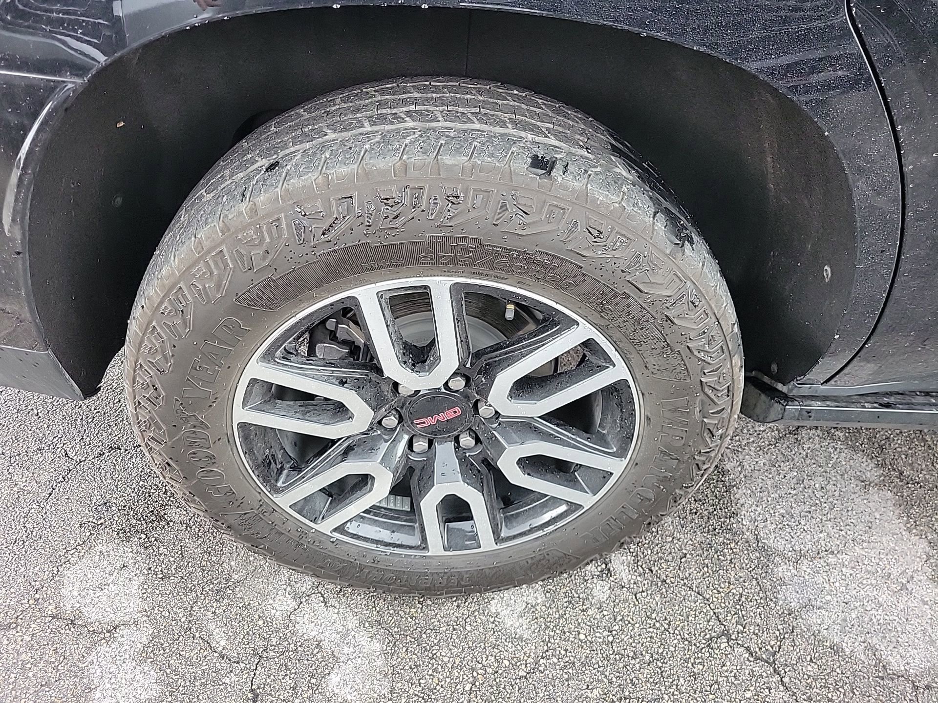 Used 2024 GMC Yukon AT4 w/ AT4 Premium Package image 10