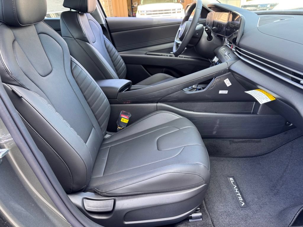 New 2026 Hyundai Elantra Limited FWD image 18