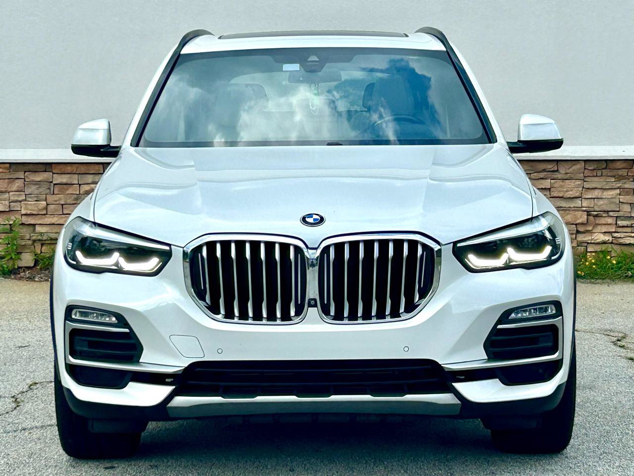 Used 2019 BMW X5 xDrive40i w/ Premium Package 2 AWD/4WD image 4
