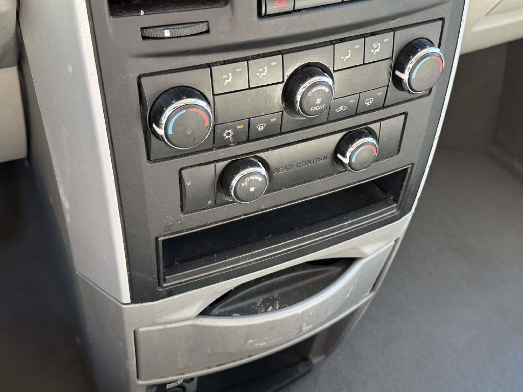Used 2008 Dodge Grand Caravan SXT FWD image 26