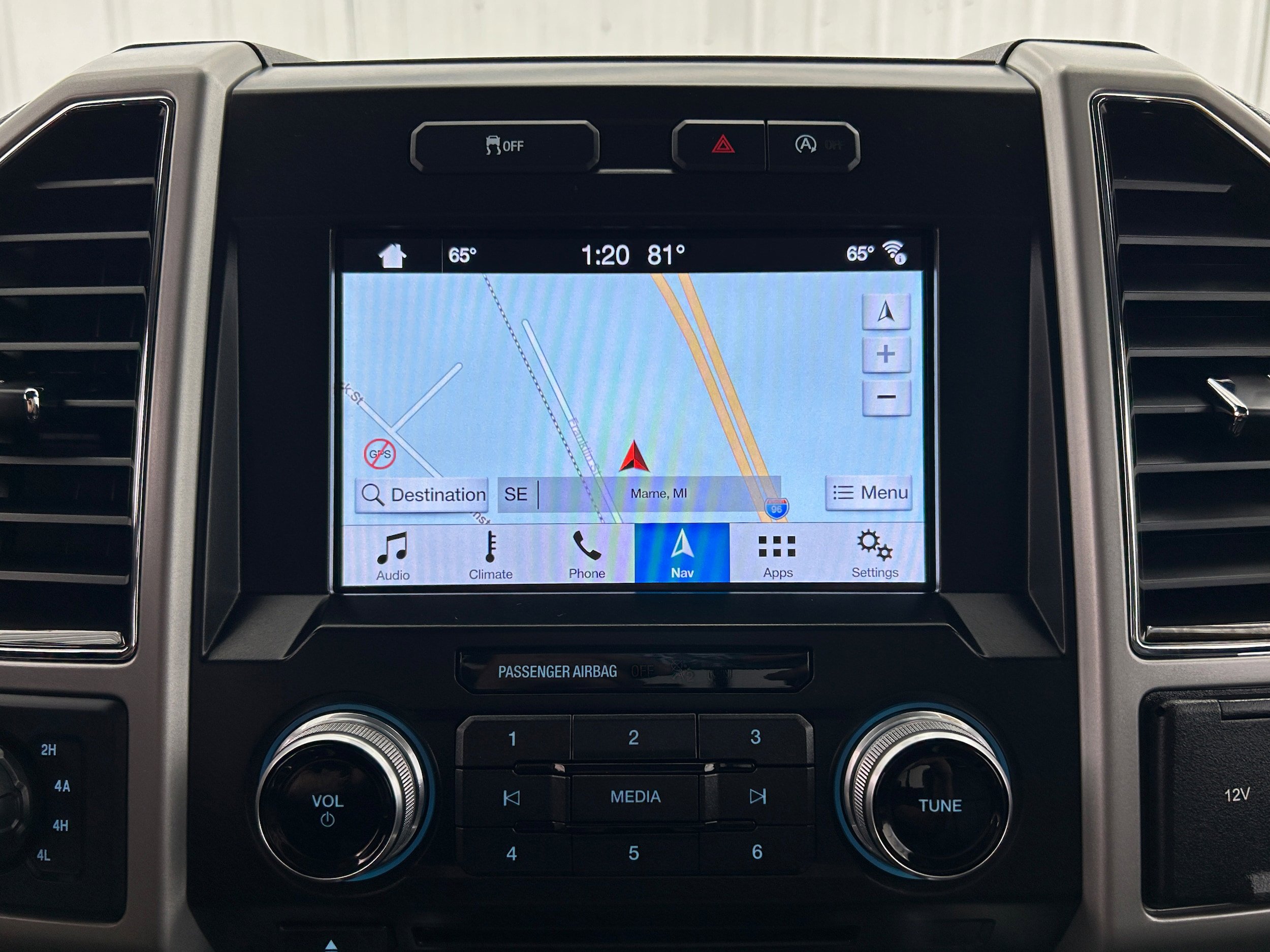 Used 2018 Ford F150 Lariat w/ Equipment Group 502A Luxury AWD/4WD image 8