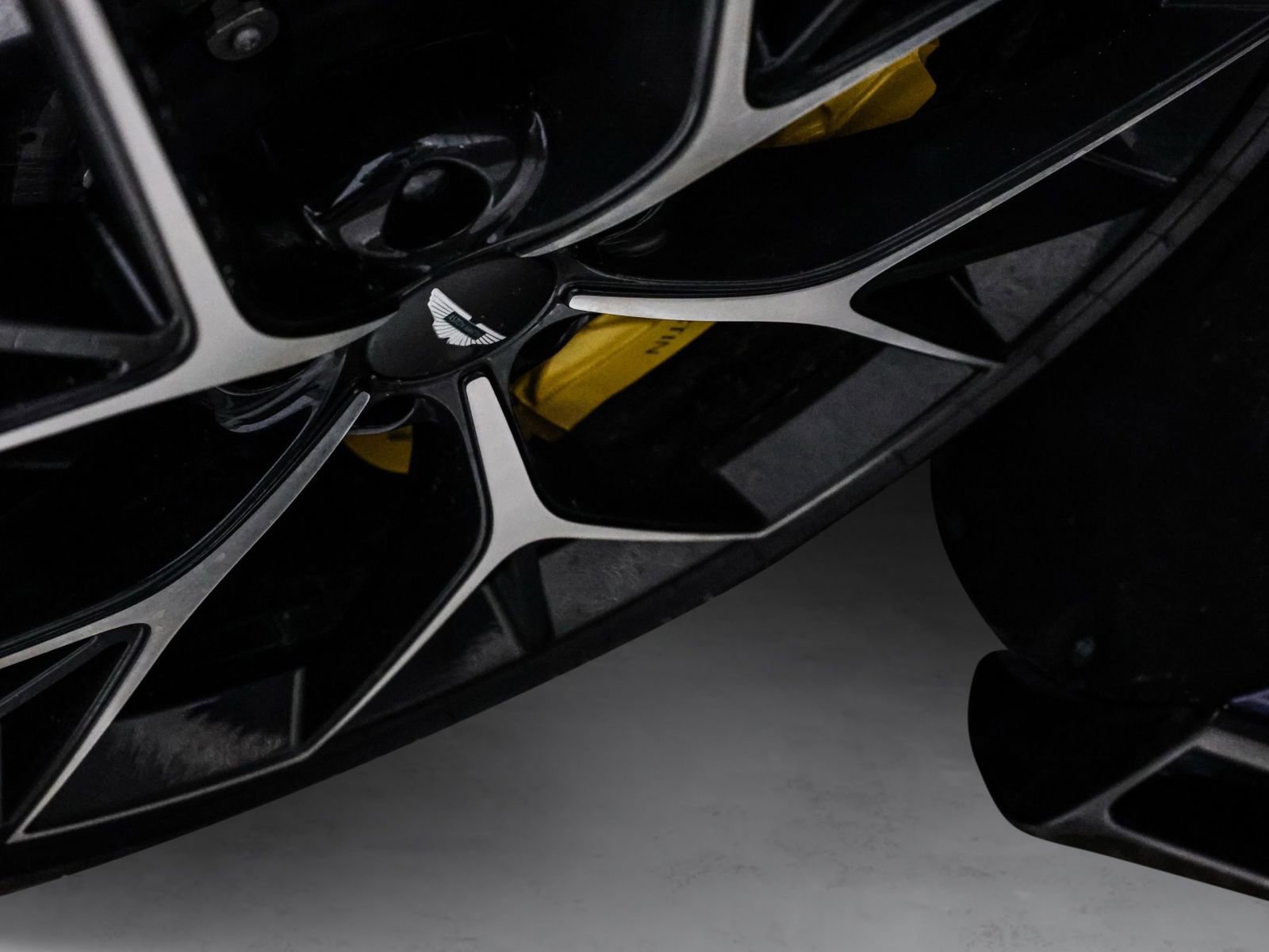 Used 2025 Aston Martin DBX 707 AWD/4WD image 46