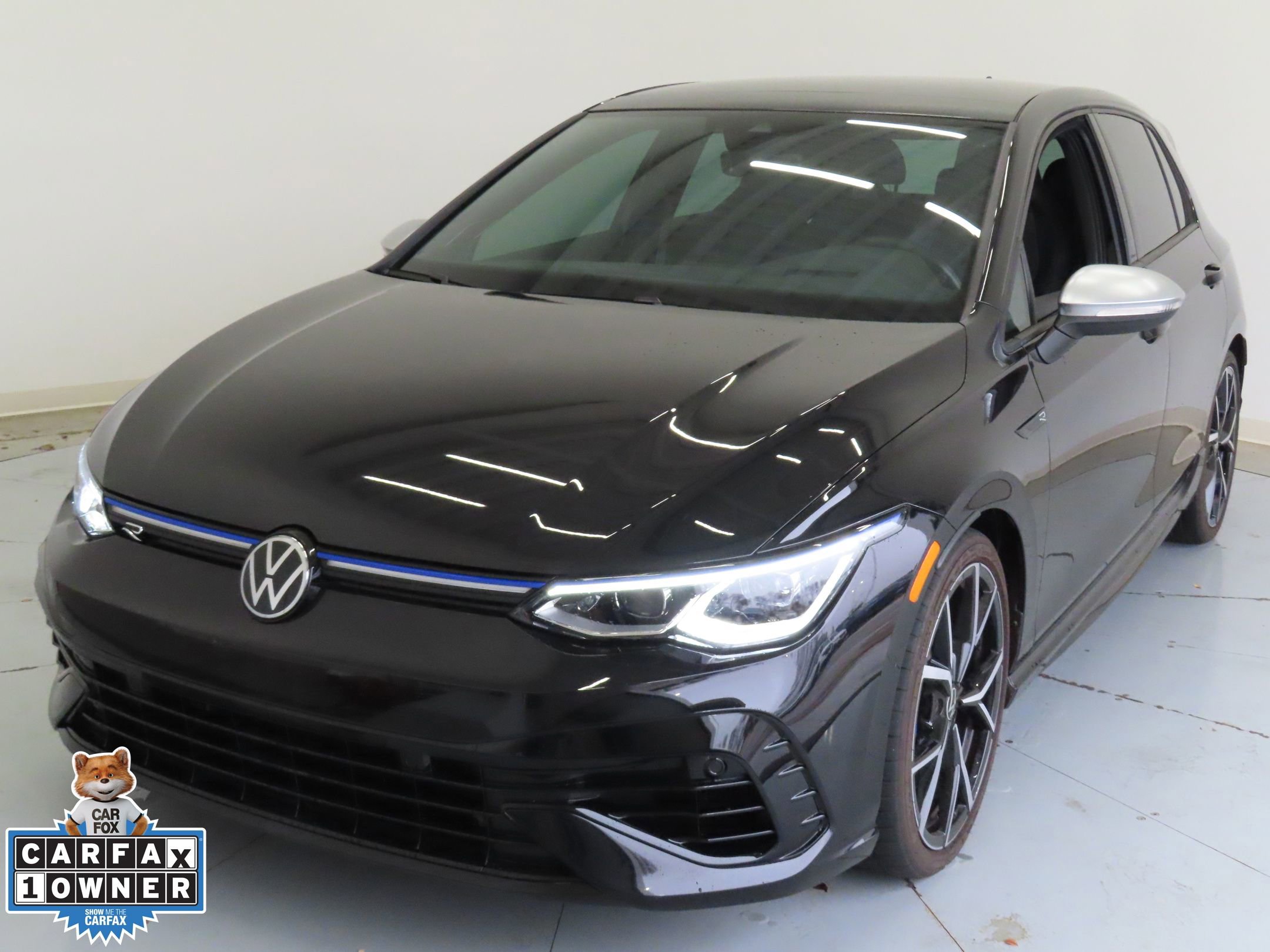 Certified 2023 Volkswagen Golf R image 9