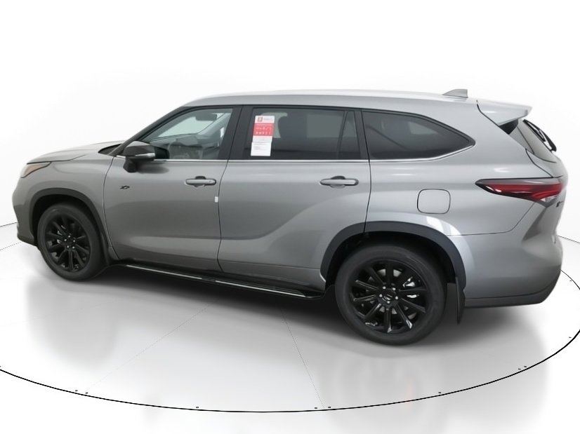 New 2026 Toyota Highlander XLE image 4