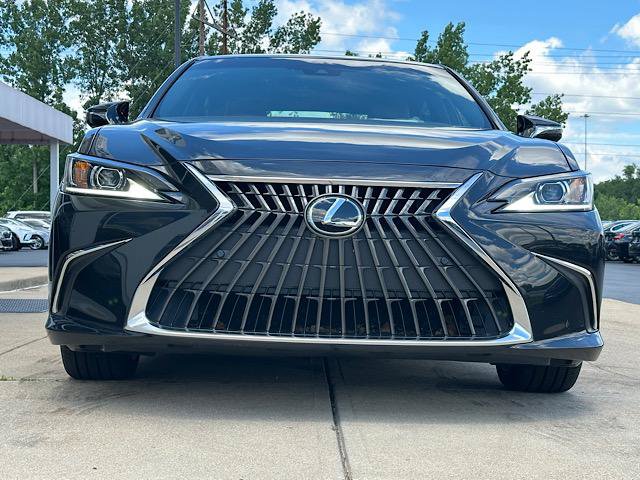 Used 2023 Lexus ES 350 w/ Premium Package FWD image 2
