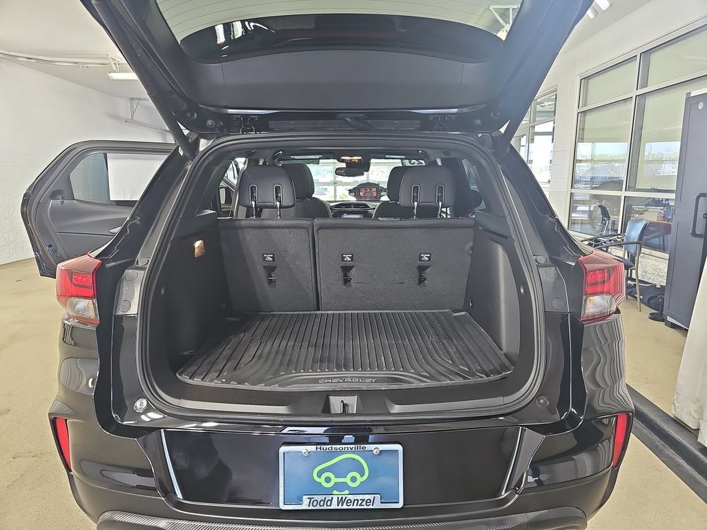 Certified 2023 Chevrolet TrailBlazer RS w/ Sun and Liftgate Package AWD/4WD image 15