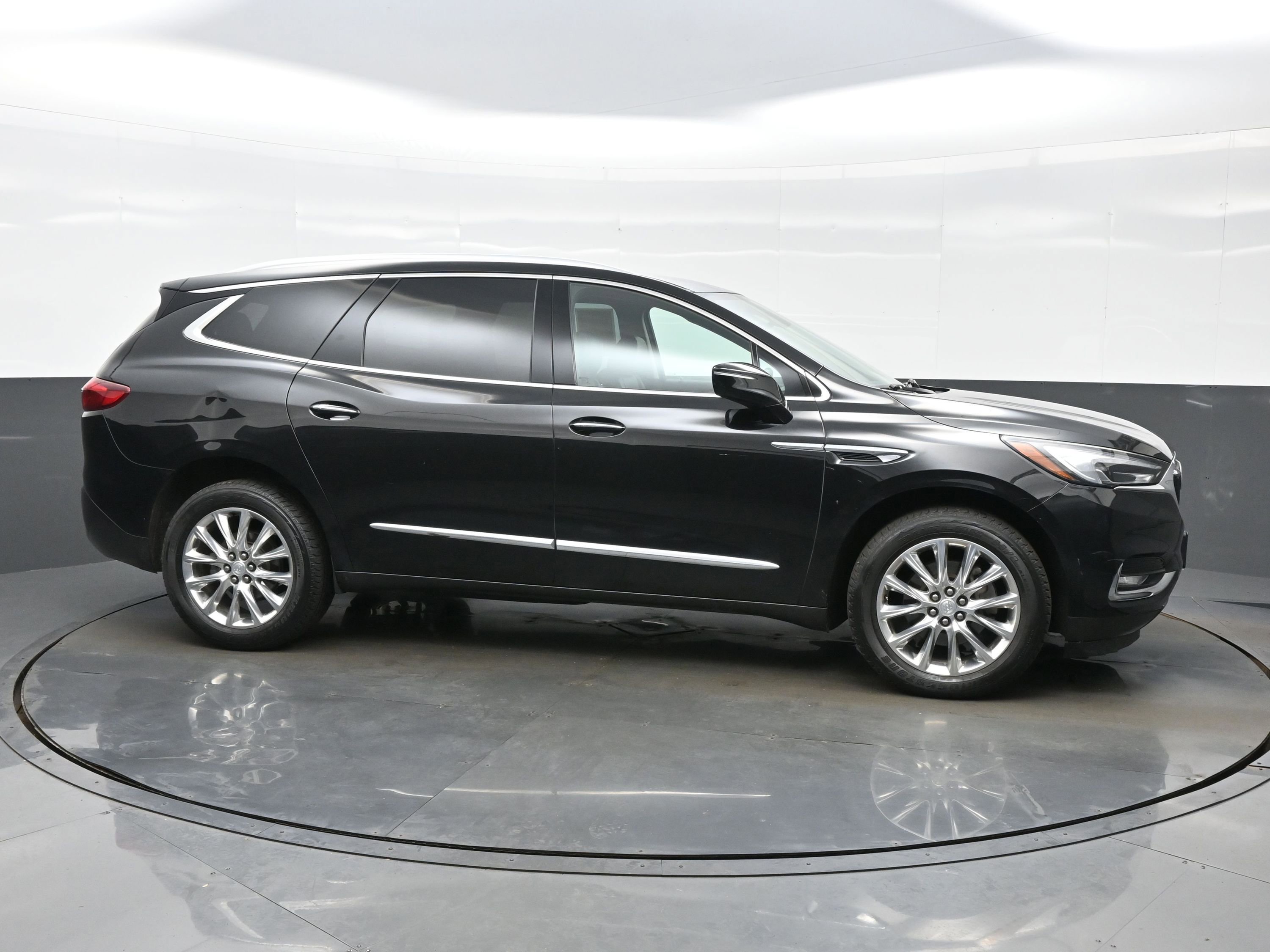 Used 2018 Buick Enclave Premium w/ Experience Buick Package image 7
