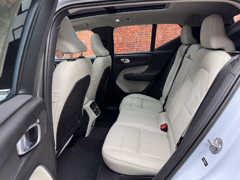 Used 2024 Volvo XC40 B5 Plus w/ Protection Package Premier AWD/4WD image 25