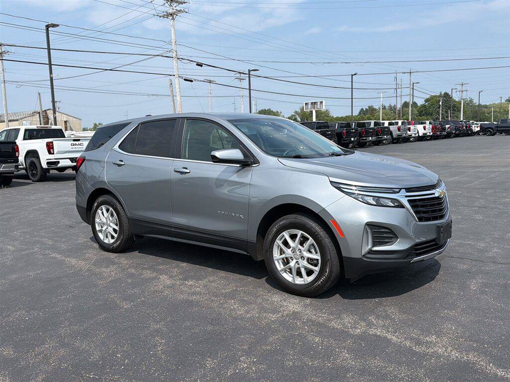 Used 2024 Chevrolet Equinox LT AWD/4WD image 2