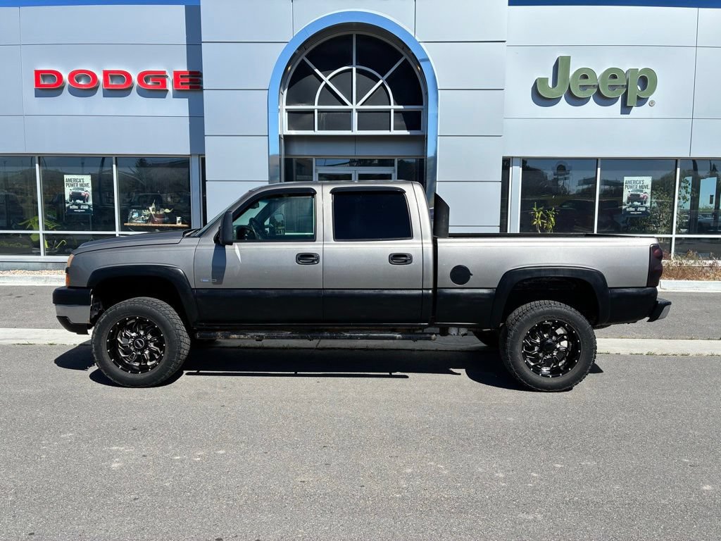 Used 2006 Chevrolet Silverado 2500 LT w/ Heavy-Duty Power Package AWD/4WD image 3