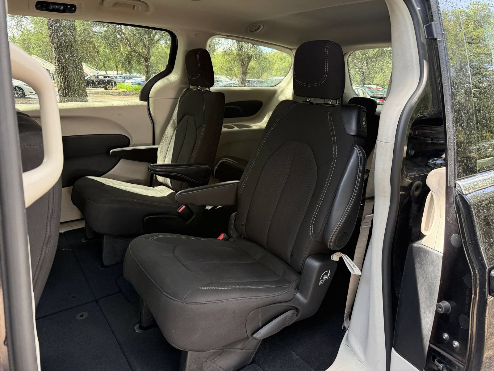 Used 2024 Chrysler Voyager LX FWD image 38