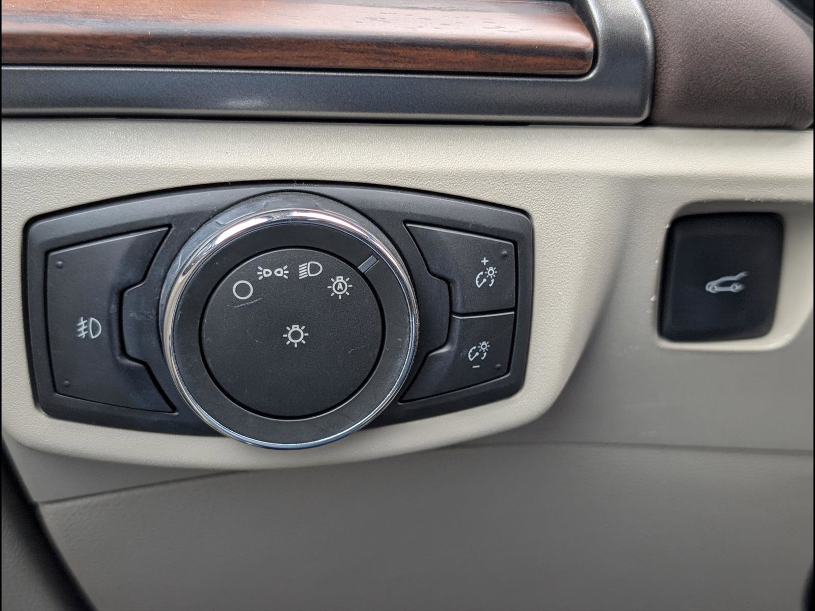 Used 2017 Ford Fusion Platinum AWD/4WD image 18