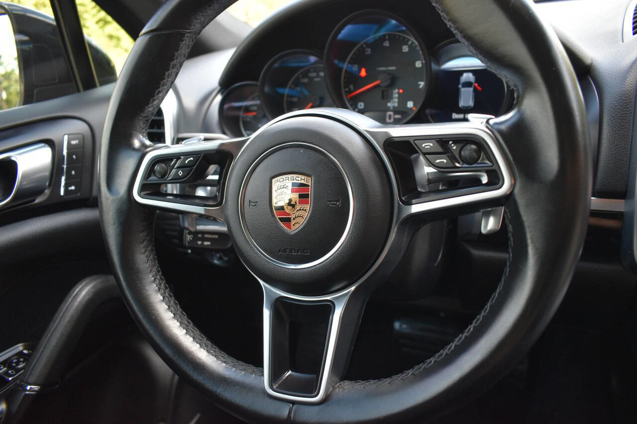 Used 2018 Porsche Cayenne Platinum Edition AWD/4WD image 28